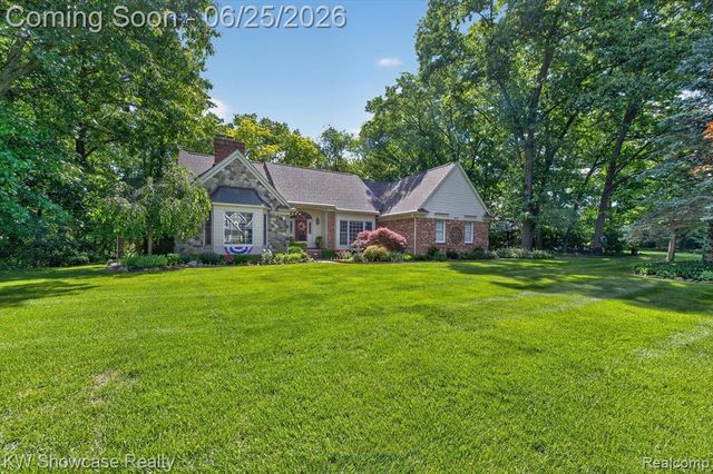 11073 Sandy Creek Drive, South Lyon, MI 48178
