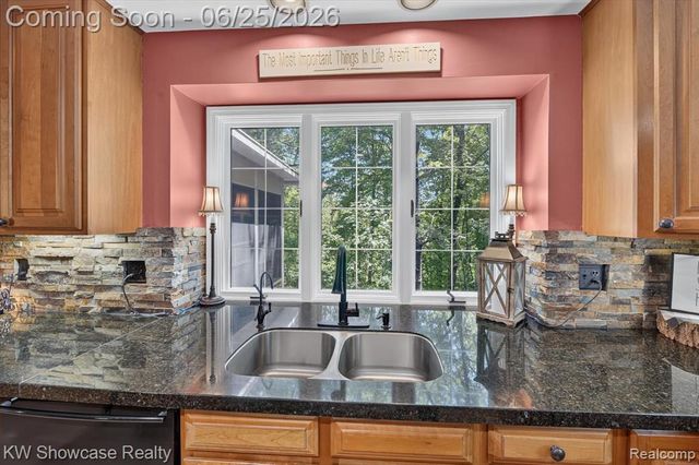 11073 Sandy Creek Drive, South Lyon, MI 48178