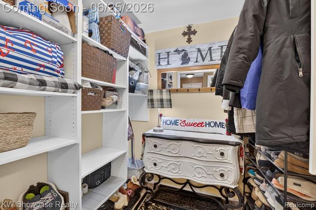 11073 Sandy Creek Drive, South Lyon, MI 48178