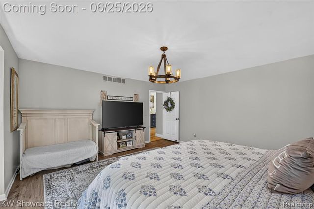 11073 Sandy Creek Drive, South Lyon, MI 48178