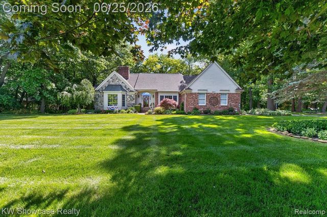 11073 Sandy Creek Drive, South Lyon, MI 48178