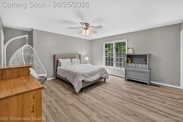 11073 Sandy Creek Drive, South Lyon, MI 48178