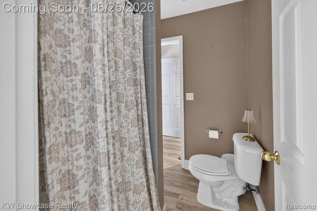 11073 Sandy Creek Drive, South Lyon, MI 48178