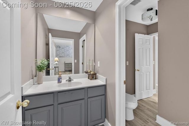 11073 Sandy Creek Drive, South Lyon, MI 48178