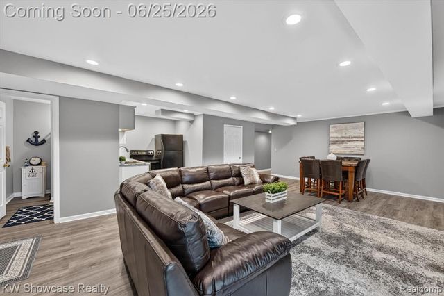 11073 Sandy Creek Drive, South Lyon, MI 48178
