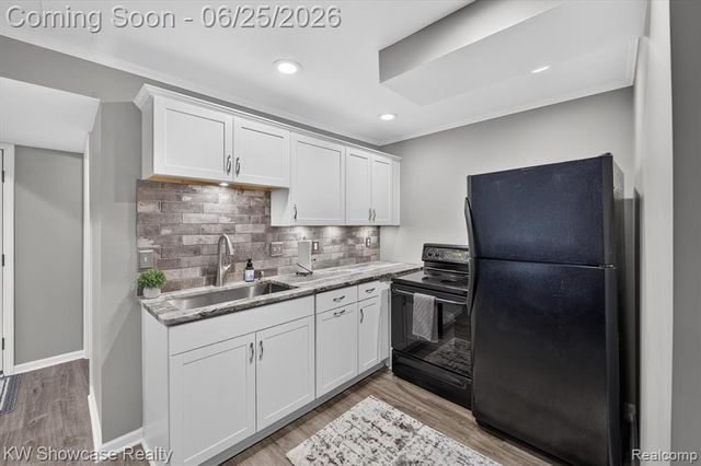 11073 Sandy Creek Drive, South Lyon, MI 48178