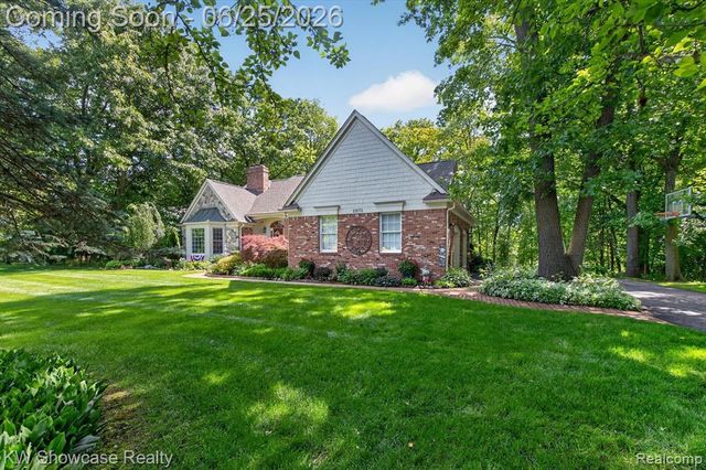 11073 Sandy Creek Drive, South Lyon, MI 48178