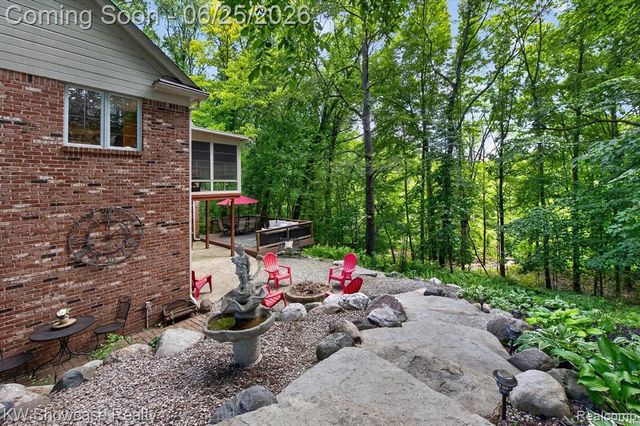 11073 Sandy Creek Drive, South Lyon, MI 48178