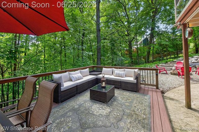 11073 Sandy Creek Drive, South Lyon, MI 48178