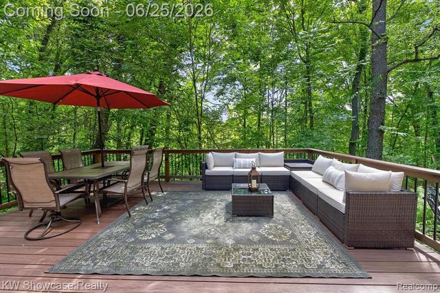 11073 Sandy Creek Drive, South Lyon, MI 48178
