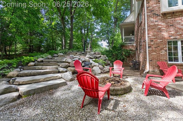 11073 Sandy Creek Drive, South Lyon, MI 48178