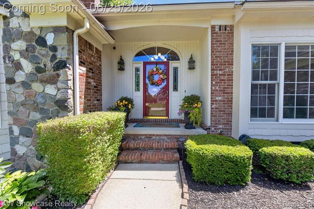 11073 Sandy Creek Drive, South Lyon, MI 48178