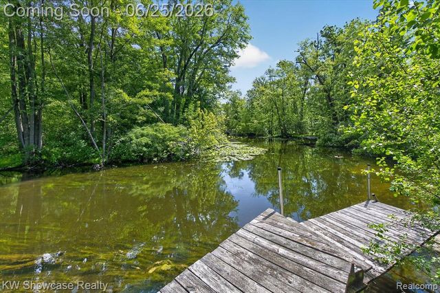 11073 Sandy Creek Drive, South Lyon, MI 48178