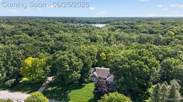 11073 Sandy Creek Drive, South Lyon, MI 48178