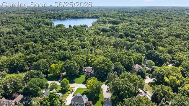 11073 Sandy Creek Drive, South Lyon, MI 48178