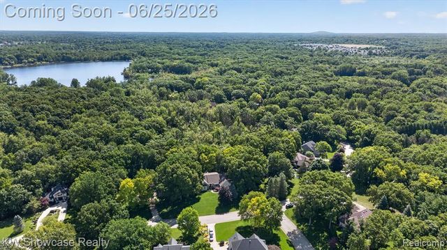 11073 Sandy Creek Drive, South Lyon, MI 48178