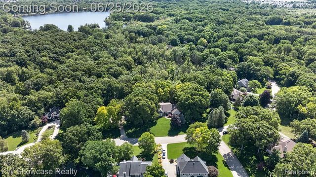 11073 Sandy Creek Drive, South Lyon, MI 48178