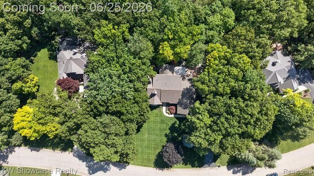 11073 Sandy Creek Drive, South Lyon, MI 48178