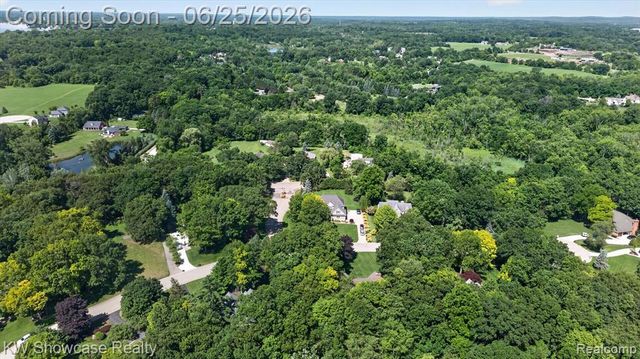 11073 Sandy Creek Drive, South Lyon, MI 48178