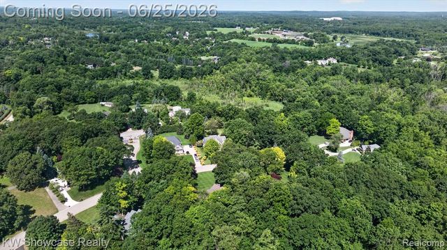 11073 Sandy Creek Drive, South Lyon, MI 48178