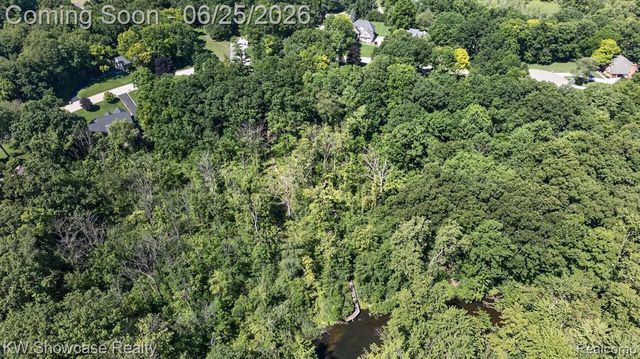 11073 Sandy Creek Drive, South Lyon, MI 48178