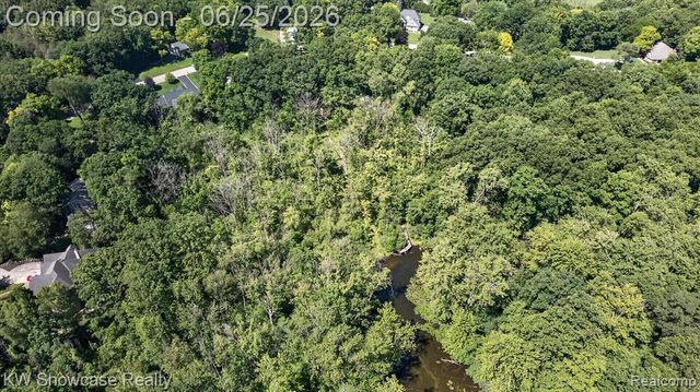 11073 Sandy Creek Drive, South Lyon, MI 48178