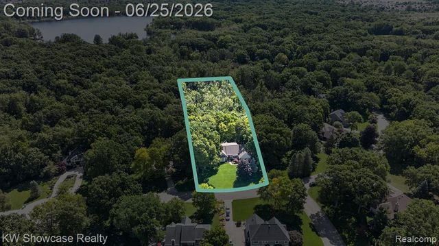 11073 Sandy Creek Drive, South Lyon, MI 48178