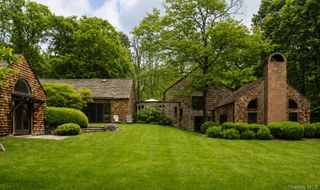20 S Mountain Pass Spur, Garrison, NY 10524