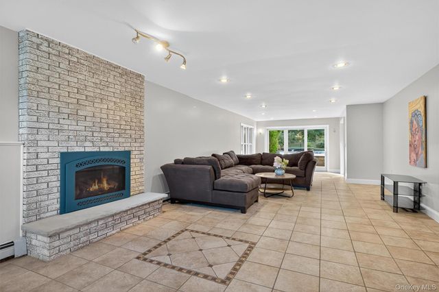 6 Bradner Drive, Warwick, NY 10990