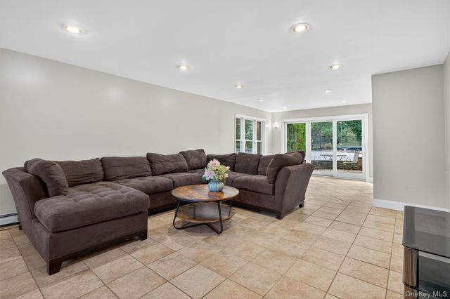 6 Bradner Drive, Warwick, NY 10990