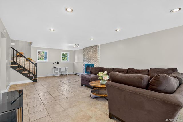 6 Bradner Drive, Warwick, NY 10990