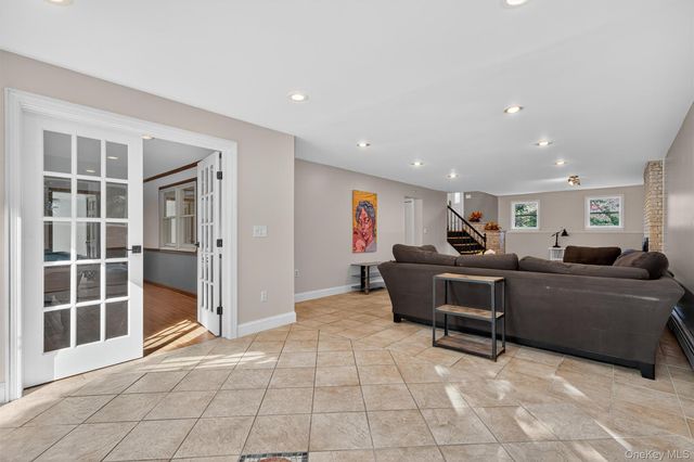 6 Bradner Drive, Warwick, NY 10990