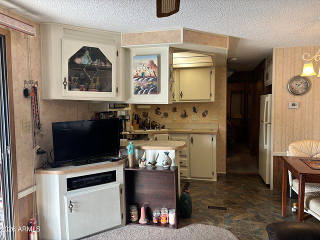 549 ROCK HOUND Drive 549, Apache Junction, AZ 85119