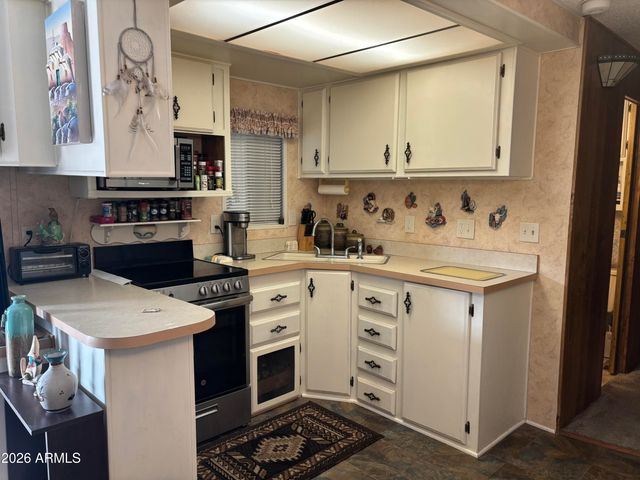 549 ROCK HOUND Drive 549, Apache Junction, AZ 85119