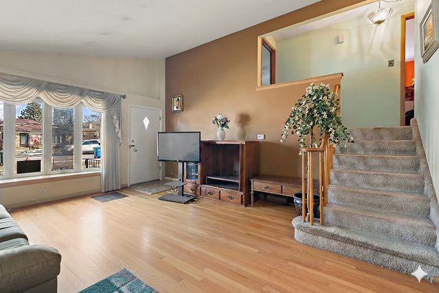 10008 Buell Court, Oak Lawn, IL 60453