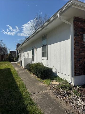 813 Dogwood Street, Excelsior Springs, MO 64024