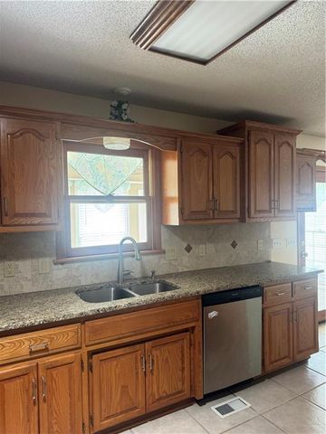 813 Dogwood Street, Excelsior Springs, MO 64024