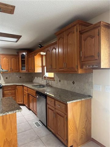 813 Dogwood Street, Excelsior Springs, MO 64024