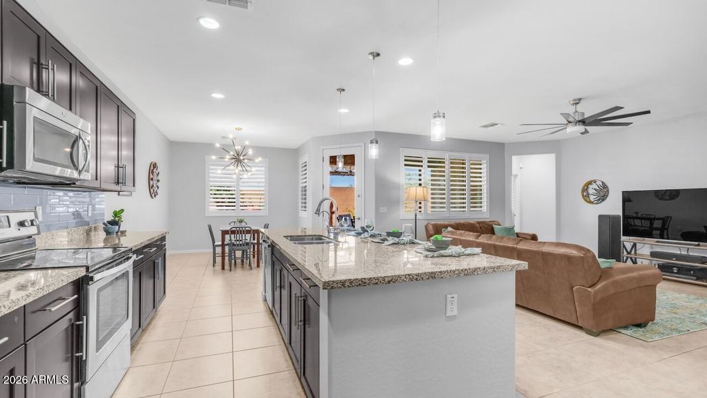 Image 9 of property listing at 43422 N HUDSON Trail, New River, AZ 85087