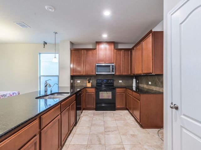 737 Foxtail Run, San Marcos, TX 78666