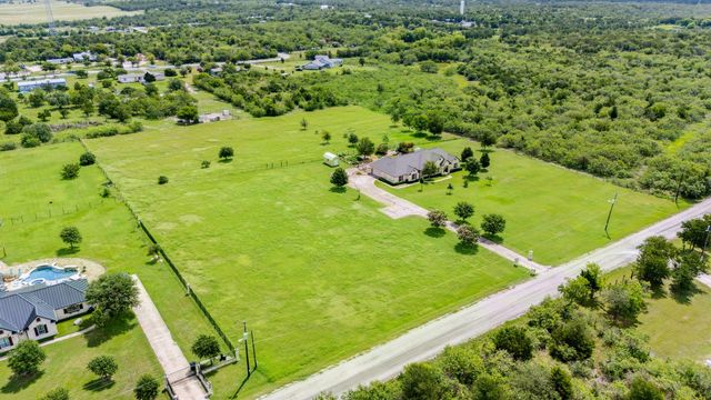 136 Escondido DR, Del Valle, TX 78617