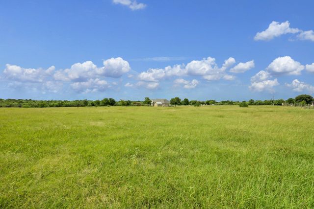 136 Escondido DR, Del Valle, TX 78617
