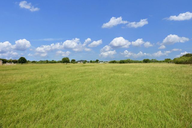 136 Escondido DR, Del Valle, TX 78617
