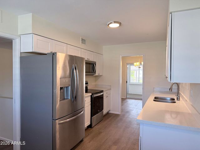 10217 W MISSION Lane W, Sun City, AZ 85351