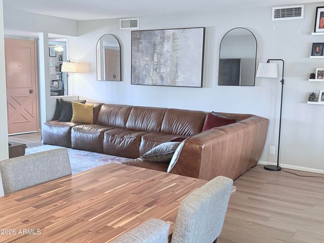 10217 W MISSION Lane W, Sun City, AZ 85351