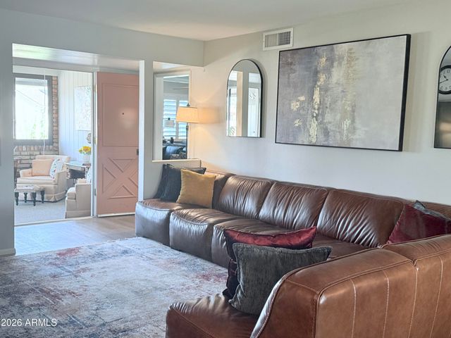 10217 W MISSION Lane W, Sun City, AZ 85351