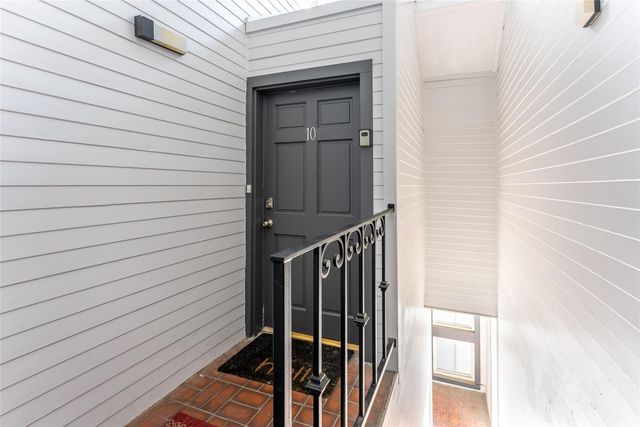 1500 Woodlawn BLVD 302, Austin, TX 78703