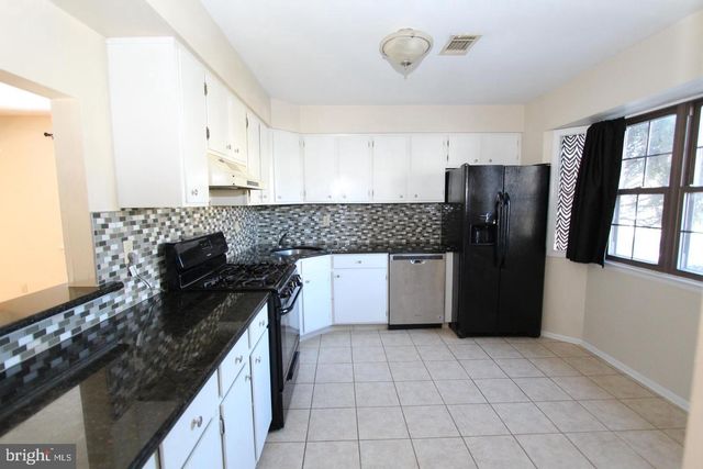 138 LEAH CT, Dayton, NJ 08810