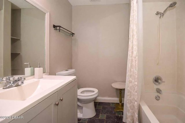 1014 W Samms Avenue, Port Orange, FL 32129