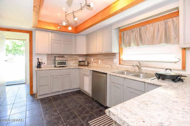 1014 W Samms Avenue, Port Orange, FL 32129